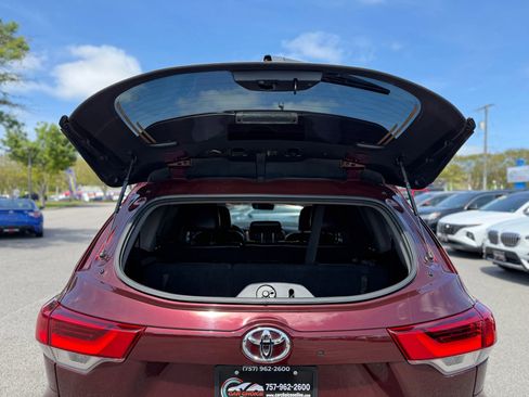 Used 2018 Toyota Highlander XLE image 12
