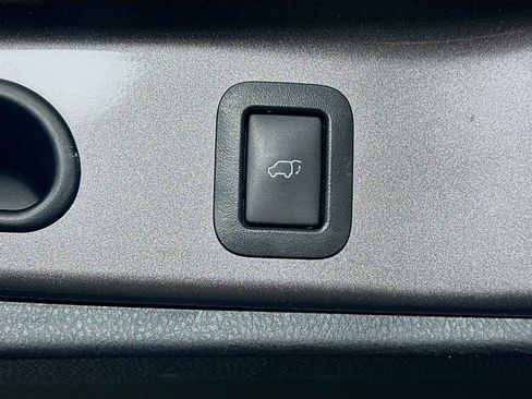 Used 2016 Toyota Highlander Plus AWD/4WD image 28