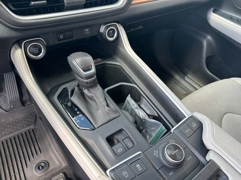 Used 2024 Toyota Grand Highlander AWD image 23