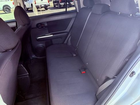 Used 2009 Scion xB FWD image 20