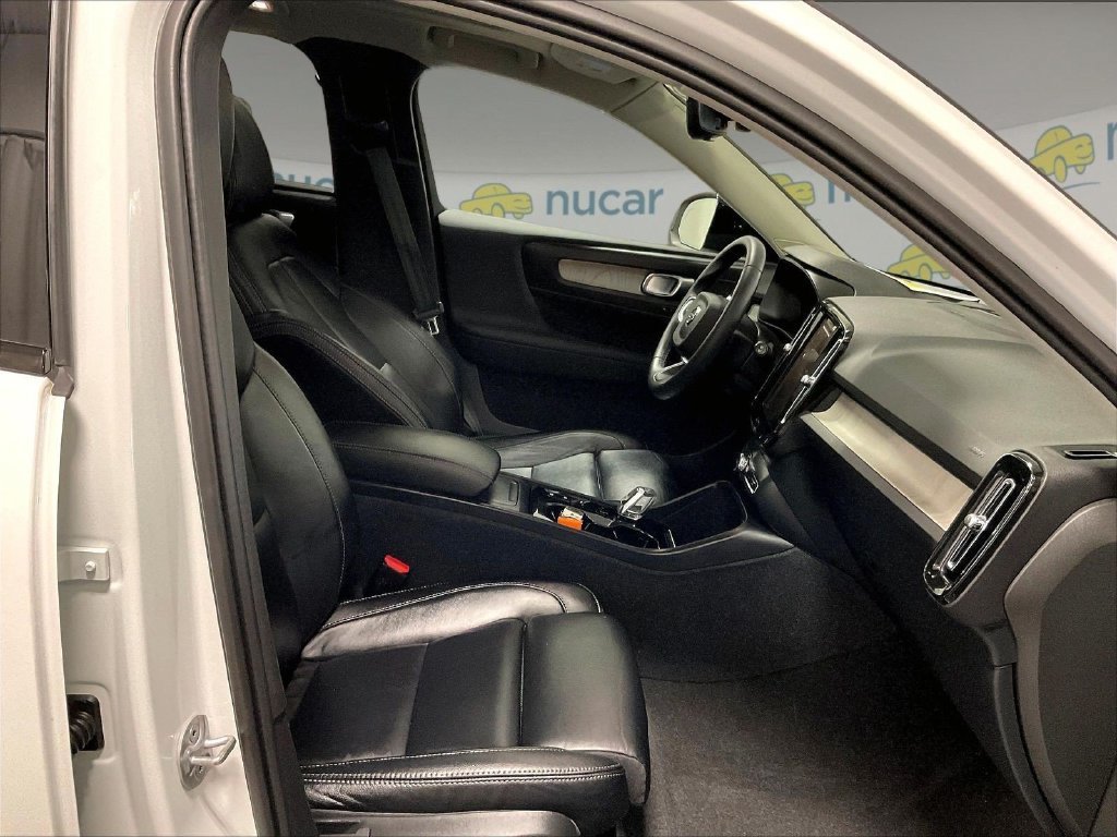 Used 2024 Volvo XC40 B5 Plus w/ Protection Package Premier AWD/4WD image 11