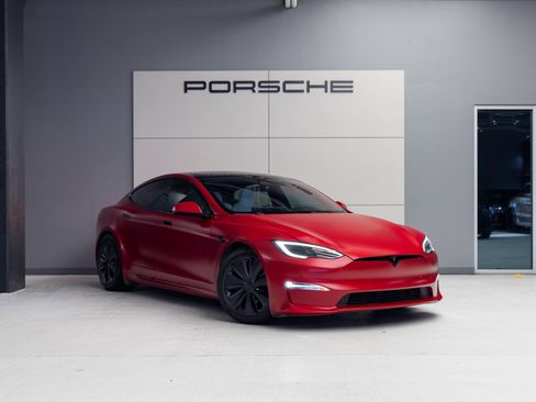 Used 2022 Tesla Model S Plaid image 9