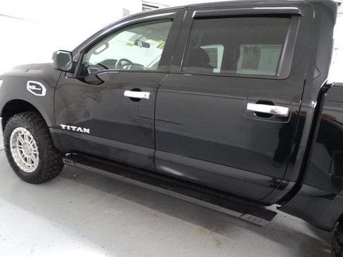 Used 2017 Nissan Titan SV AWD/4WD image 14