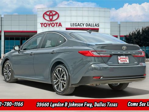 Used 2026 Toyota Camry XLE FWD image 7