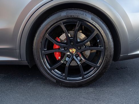 Certified 2023 Porsche Cayenne GTS AWD/4WD image 26
