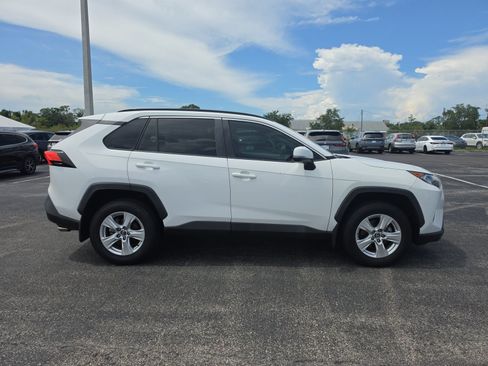Used 2020 Toyota RAV4 XLE FWD image 3