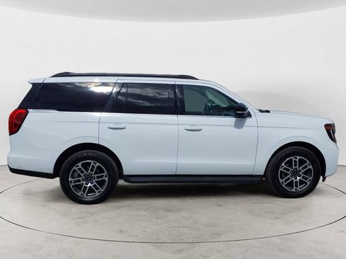Certified 2025 Ford Expedition Active AWD/4WD image 6