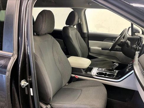 Used 2023 Kia Carnival LX FWD image 6