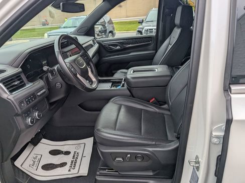 Used 2023 GMC Yukon XL Denali AWD/4WD image 14