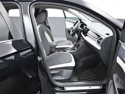 New 2026 Volkswagen Taos SE image 14