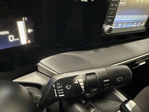Used 2025 Nissan Kicks S AWD/4WD image 22
