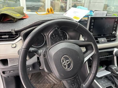 Certified 2019 Toyota RAV4 XLE Premium image 19