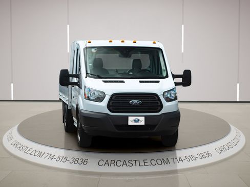 Used 2018 Ford Transit 250 138 RWD image 2