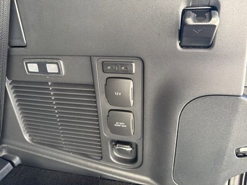 New 2025 Ford Expedition Active image 43