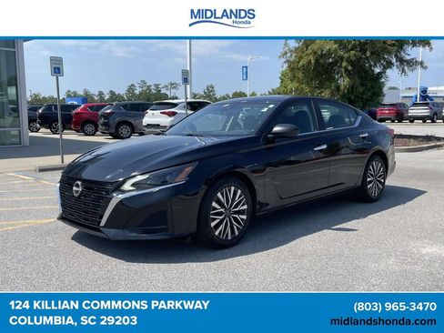 Used 2024 Nissan Altima 2.5 SV FWD image 3