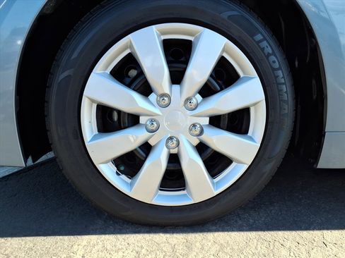 Used 2021 Toyota Corolla LE image 13