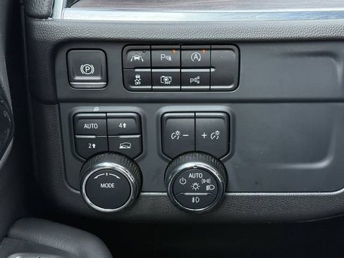 Used 2025 Chevrolet Tahoe Premier AWD/4WD image 23