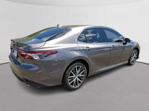 Used 2022 Toyota Camry XLE AWD/4WD image 11