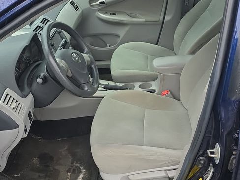 Used 2013 Toyota Corolla LE FWD image 3