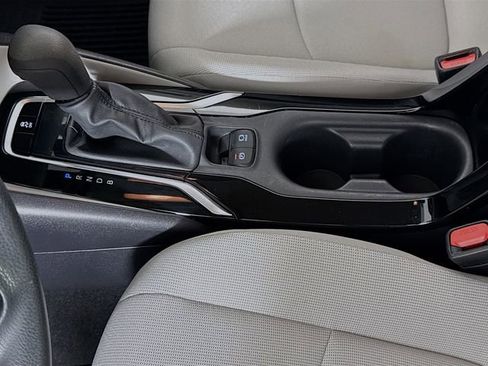 Used 2022 Toyota Corolla LE image 18