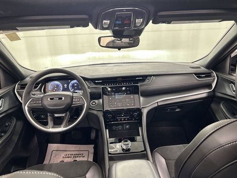 Used 2024 Jeep Grand Cherokee Altitude AWD/4WD image 18