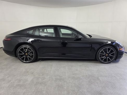 Used 2019 Porsche Panamera 4 image 3