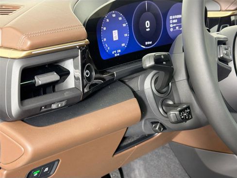 Certified 2026 Porsche Macan Electric RWD image 31