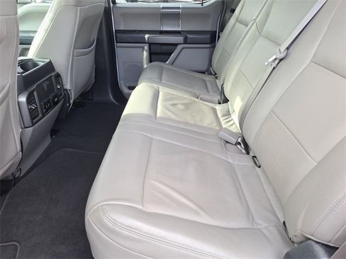 Used 2019 Ford F250 XLT w/ XLT Premium Package image 9