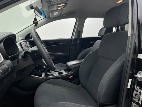 Used 2017 Kia Sorento LX image 15