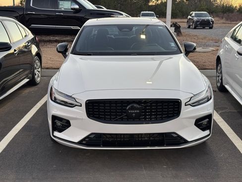 Used 2024 Volvo S60 B5 Plus w/ Climate Package image 2