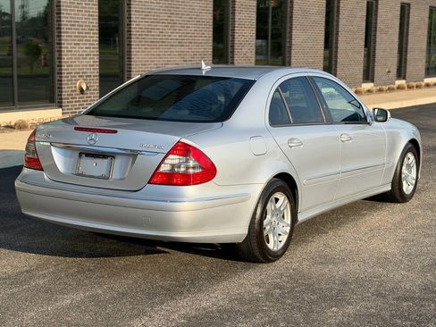 Used 2007 Mercedes-Benz E 320 BlueTEC Sedan image 2