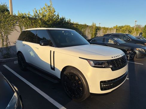 Used 2025 Land Rover Range Rover SE AWD/4WD image 1