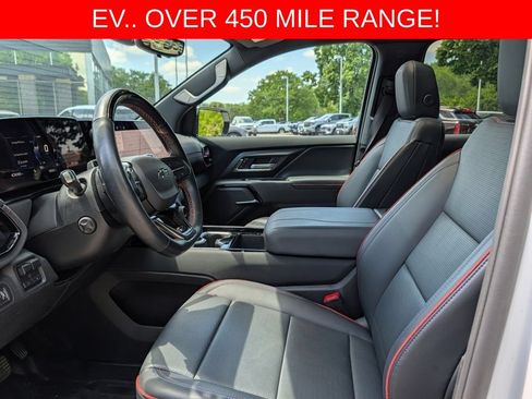 Used 2025 Chevrolet Silverado EV RST AWD/4WD image 33