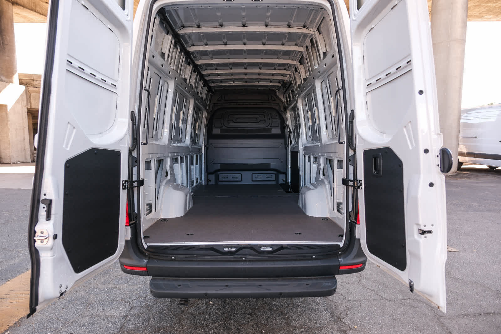 New 2025 Mercedes-Benz eSprinter 170 Cargo image 28