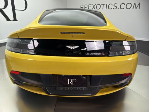 Used 2015 Aston Martin V12 Vantage S RWD image 14