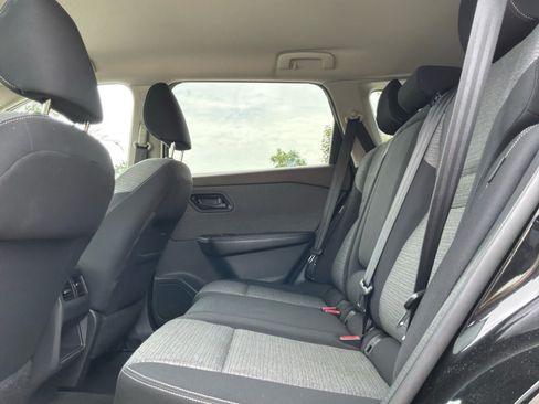 Used 2021 Nissan Rogue S FWD image 17