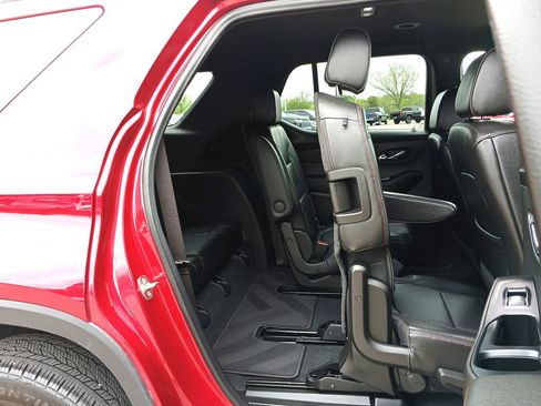 Used 2023 Chevrolet Traverse RS image 29