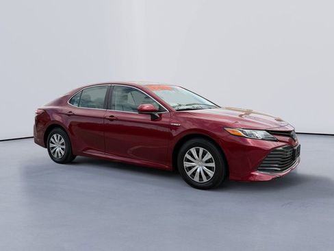 Used 2020 Toyota Camry LE FWD image 1