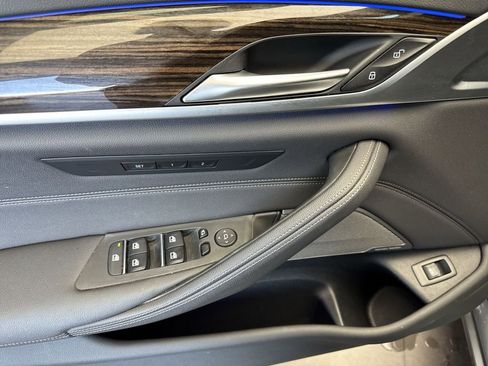 Used 2021 BMW 530i xDrive w/ Premium Package image 13