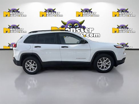 Used 2017 Jeep Cherokee Sport image 4