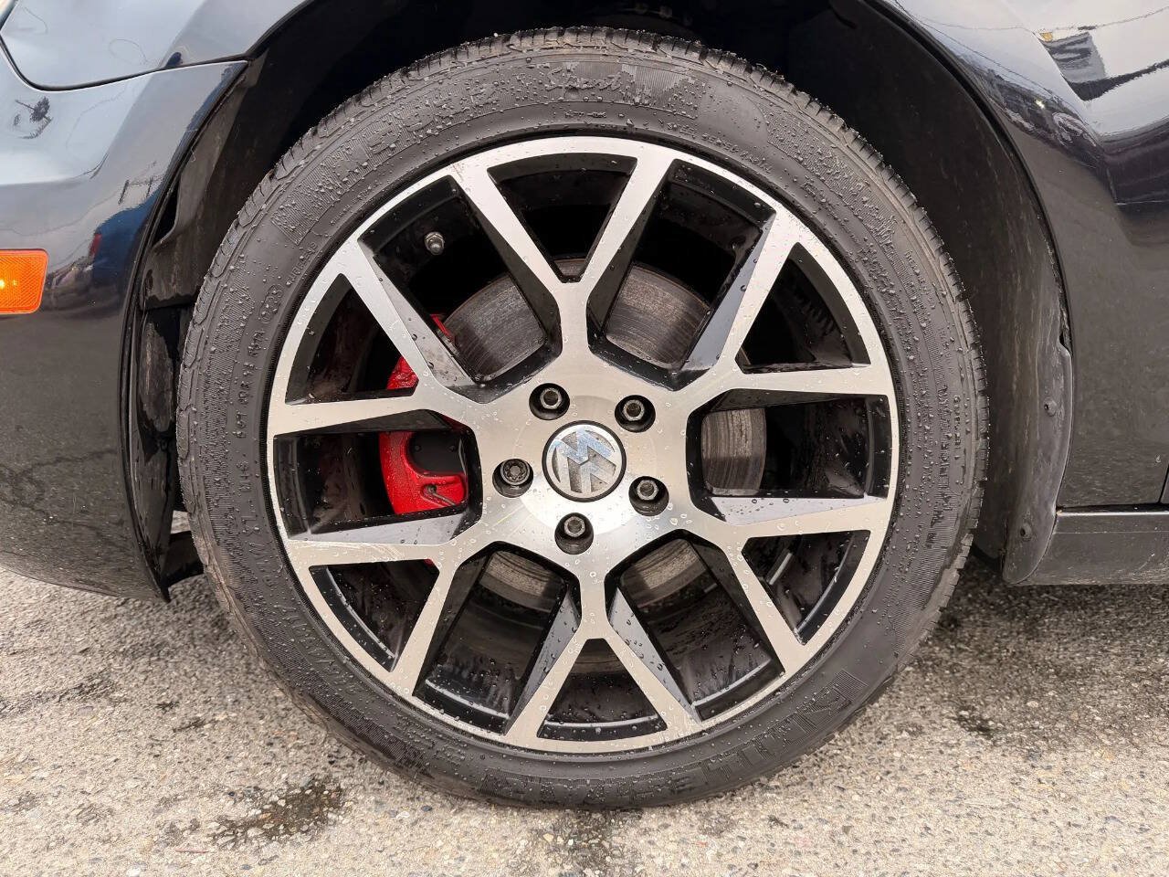 Used 2013 Volkswagen GTI 4-Door FWD image 9