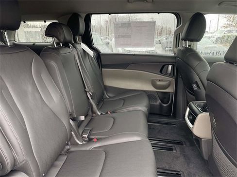 New 2026 Kia Carnival EX image 17