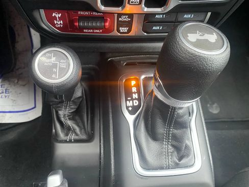 Used 2025 Jeep Wrangler Unlimited Rubicon 4xe AWD/4WD image 11