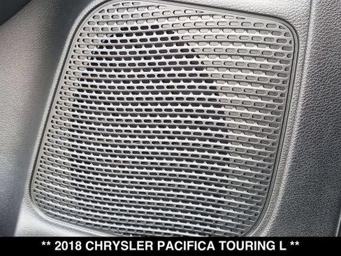 Used 2018 Chrysler Pacifica Touring-L w/ Premium Audio Group FWD image 24