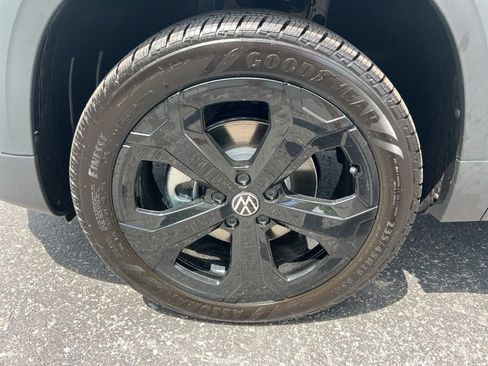 New 2026 Volkswagen Taos SEL AWD/4WD image 7