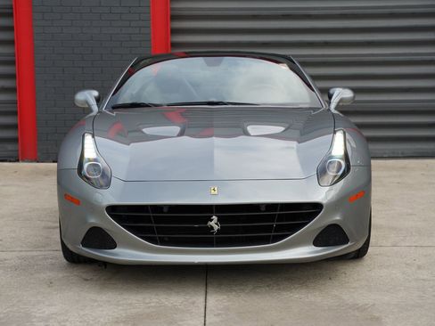 Used 2016 Ferrari California T RWD image 2