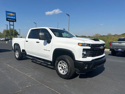 Used 2024 Chevrolet Silverado 3500 W/T image 2