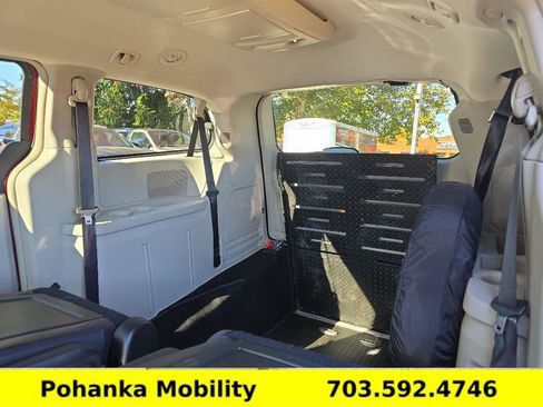Used 2013 Chrysler Town & Country Touring image 24