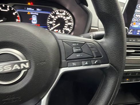 Used 2024 Nissan Altima 2.5 SV FWD image 24