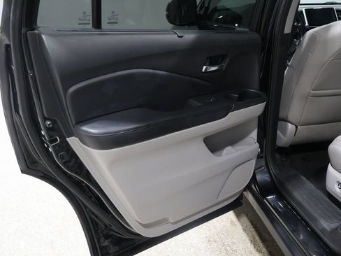 Used 2017 Honda Pilot Touring image 20